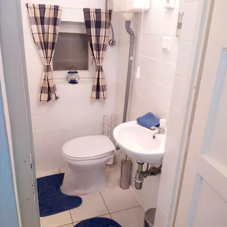 Semesterbostad The Hidden Gem, 1 Bedroom, 1 Living Room, 4 Beds, Sleeps 5 Siófok