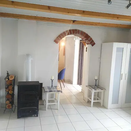 בית נופש The Hidden Gem, 1 Bedroom, 1 Living Room, 4 Beds, Sleeps 5 שיופוק