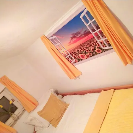 펜션 The Hidden Gem, 1 Bedroom, 1 Living Room, 4 Beds, Sleeps 5 *