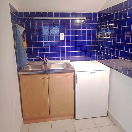 The Hidden Gem, 1 Bedroom, 1 Living Room, 4 Beds, Sleeps 5 Semesterbostad Siófok