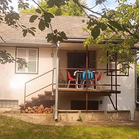 The Hidden Gem, 1 Bedroom, 1 Living Room, 4 Beds, Sleeps 5 שיופוק