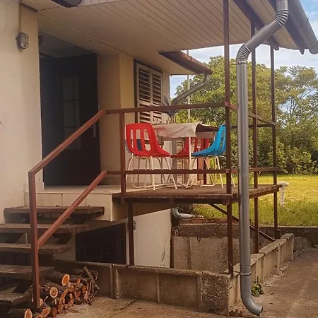 בית נופש The Hidden Gem, 1 Bedroom, 1 Living Room, 4 Beds, Sleeps 5 *