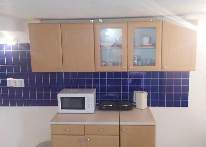 The Hidden Gem, 1 Bedroom, 1 Living Room, 4 Beds, Sleeps 5 בית נופש *