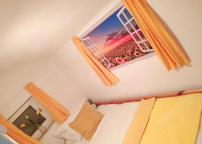 בית נופש The Hidden Gem, 1 Bedroom, 1 Living Room, 4 Beds, Sleeps 5 *