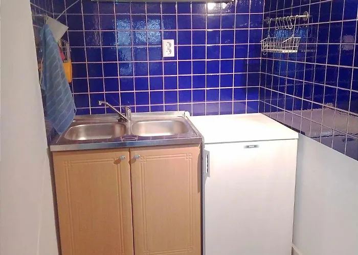 The Hidden Gem, 1 Bedroom, 1 Living Room, 4 Beds, Sleeps 5 בית נופש שיופוק