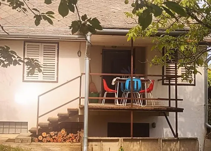 The Hidden Gem, 1 Bedroom, 1 Living Room, 4 Beds, Sleeps 5 شيوفوك