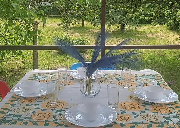 The Hidden Gem, 1 Bedroom, 1 Living Room, 4 Beds, Sleeps 5 בית נופש